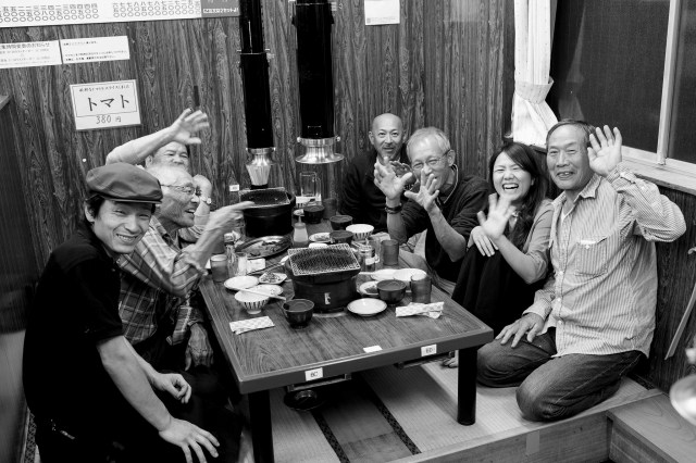 Photo with customers at yakiniku restaurant