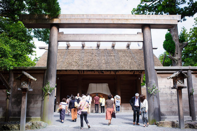 Ise Jingu Geku where Toyouke No Ookami, who is a kamisama of food, clothing, shelter, and industry, is enshrined.