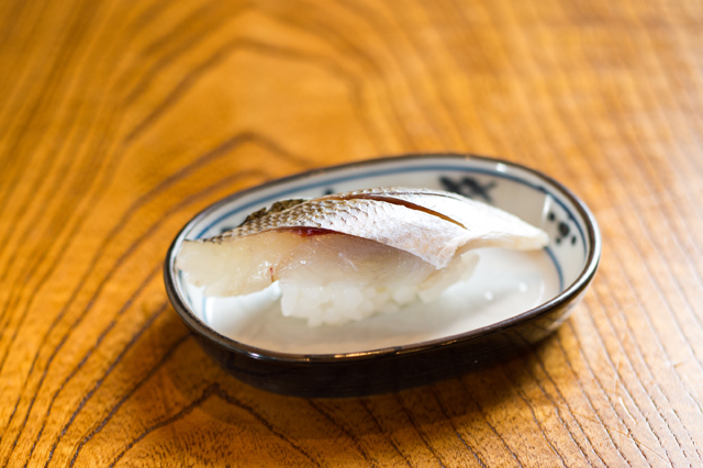 赤梭子魚的壽司