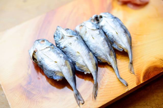 Whole fish sushi of horse mackerel, specialty of Owase