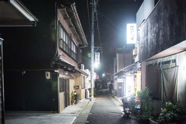 尾鷲市内の細い路地