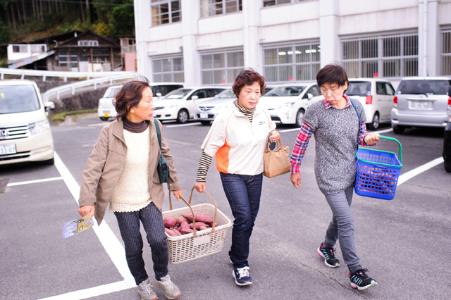 Takinohara farmers arrive for a meeting