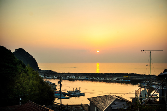 清早的漁村的風景