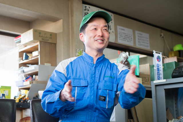 かぶせ茶を説明する萩村さん