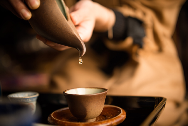 pouring the last drop from the teapot