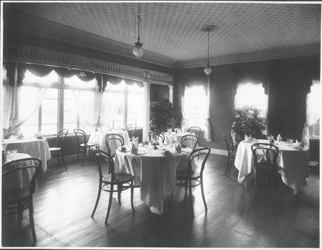 The dining room of the Tokyo Mita Toyoken