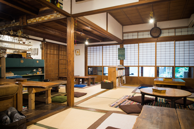 Shops that renovated old houses in the early Showa era